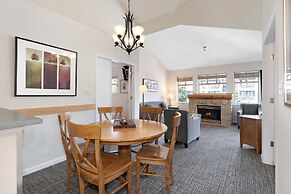 Tyndall Stone Lodge by Whiski Jack