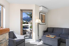 Tyndall Stone Lodge by Whiski Jack