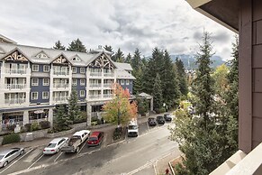 Tyndall Stone Lodge by Whiski Jack