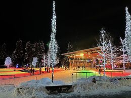 Tyndall Stone Lodge by Whiski Jack