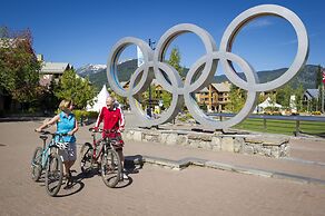 Tyndall Stone Lodge by Whiski Jack