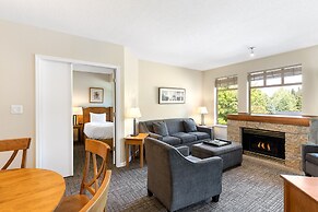 Tyndall Stone Lodge by Whiski Jack