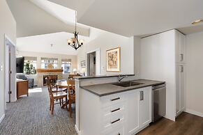 Tyndall Stone Lodge by Whiski Jack