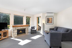 Tyndall Stone Lodge by Whiski Jack