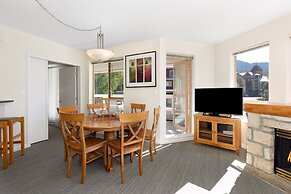 Tyndall Stone Lodge by Whiski Jack