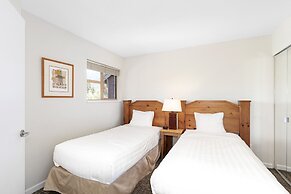 Tyndall Stone Lodge by Whiski Jack