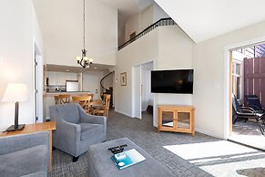 Tyndall Stone Lodge by Whiski Jack