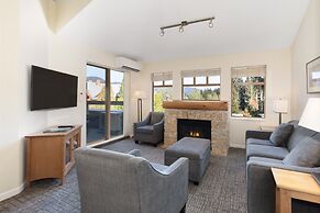 Tyndall Stone Lodge by Whiski Jack