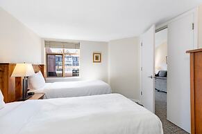 Tyndall Stone Lodge by Whiski Jack