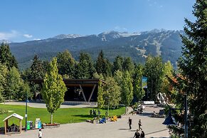 Tyndall Stone Lodge by Whiski Jack