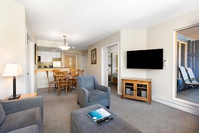 Tyndall Stone Lodge by Whiski Jack