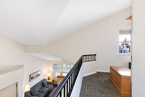 Tyndall Stone Lodge by Whiski Jack