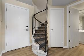 Tyndall Stone Lodge by Whiski Jack