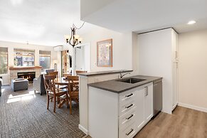 Tyndall Stone Lodge by Whiski Jack