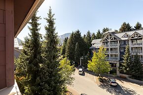 Tyndall Stone Lodge by Whiski Jack