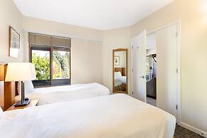 Tyndall Stone Lodge by Whiski Jack