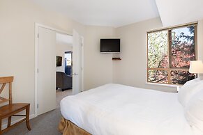 Tyndall Stone Lodge by Whiski Jack