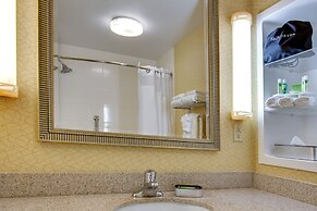 Holiday Inn Express Tower Center by IHG