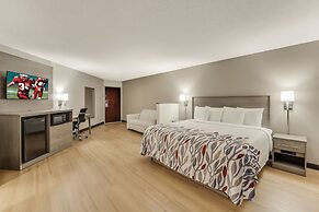 Red Roof Inn & Suites Newport – Middletown, RI