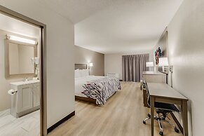 Red Roof Inn & Suites Newport – Middletown, RI