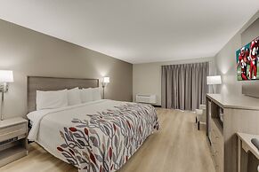 Red Roof Inn & Suites Newport – Middletown, RI