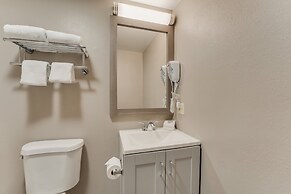 Red Roof Inn & Suites Newport – Middletown, RI