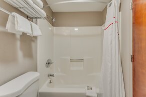 Red Roof Inn & Suites Newport – Middletown, RI