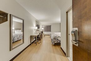 Red Roof Inn & Suites Newport – Middletown, RI