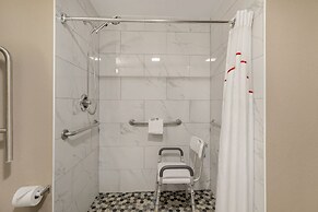 Red Roof Inn & Suites Newport – Middletown, RI