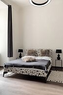 Old Town Square Residence by Emblem