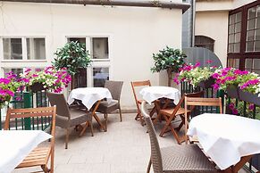 Old Town Square Residence by Emblem