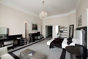 Old Town Square Residence by Emblem