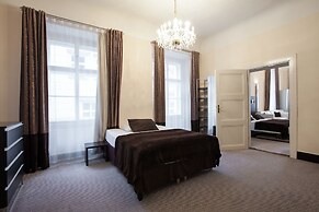 Old Town Square Residence by Emblem