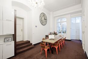 Old Town Square Residence by Emblem