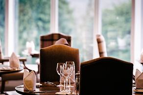 Macdonald Forest Hills Hotel & Spa