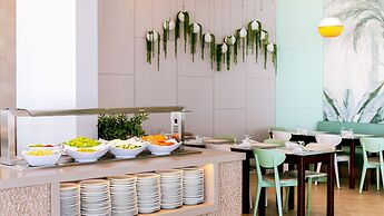 Auramar Beach Resort