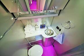 Metro Hotel and Cafe