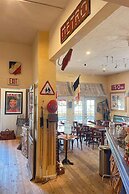 Metro Hotel and Cafe