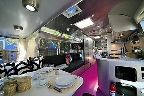 Metro Hotel and Cafe