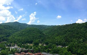 Econo Lodge Inn & Suites Gatlinburg at the Convention Center