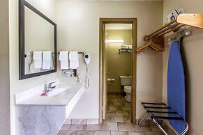 Econo Lodge Inn & Suites Gatlinburg at the Convention Center