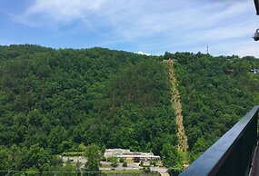 Econo Lodge Inn & Suites Gatlinburg at the Convention Center