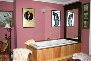 House of 1833 Bed & Breakfast & Gardens