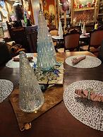 House of 1833 Bed & Breakfast & Gardens