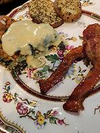 House of 1833 Bed & Breakfast & Gardens