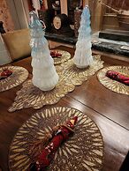 House of 1833 Bed & Breakfast & Gardens