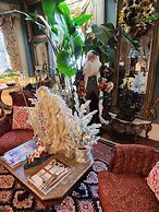 House of 1833 Bed & Breakfast & Gardens