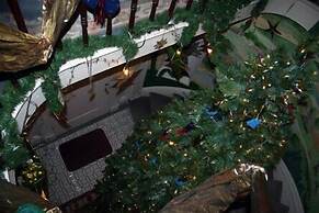 House of 1833 Bed & Breakfast & Gardens