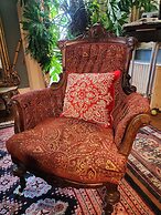 House of 1833 Bed & Breakfast & Gardens