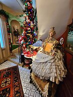 House of 1833 Bed & Breakfast & Gardens